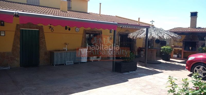Foto 56759bee-93b3-4567-9ab8-914e5bd1d579. Casa amb aparcament piscina a La Milagrosa Albacete