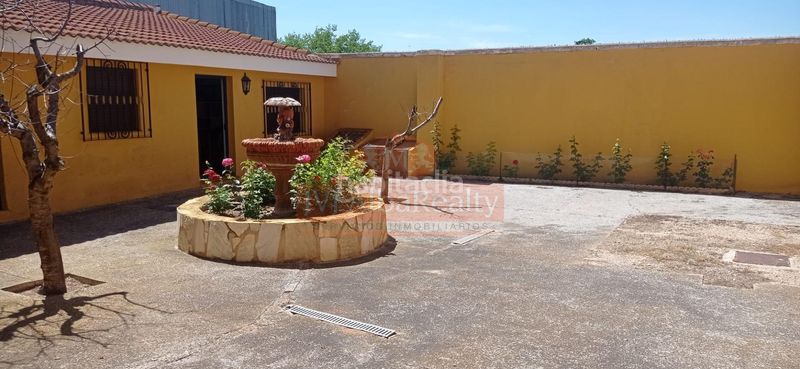 Foto 68173987-1215-4982-aeb1-f452ada7a6ee. Casa amb aparcament piscina a La Milagrosa Albacete