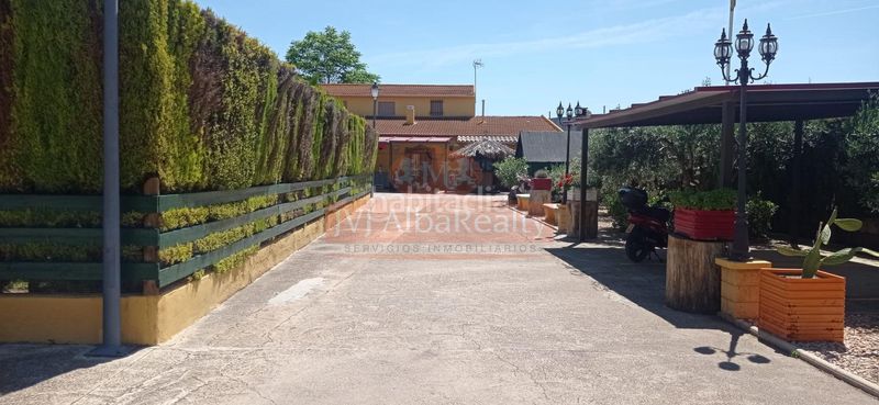 Foto 9361308e-748a-46b8-b1de-cb04941fa63d. Casa amb aparcament piscina a La Milagrosa Albacete