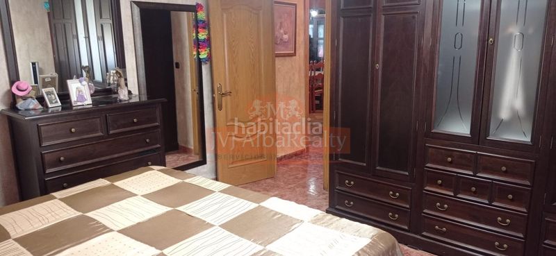 Foto a649757d-6486-4f69-87bb-ab7b028442ed. Casa amb aparcament piscina a La Milagrosa Albacete