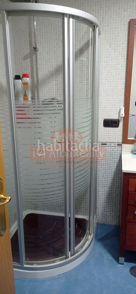 Foto aa503392-bde4-4a0c-8801-a470ffd5be6a. Casa amb aparcament piscina a La Milagrosa Albacete