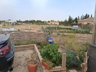 Residential Plot in Pedanías - Extrarradio. Se vende proindiviso con pequeña construcción modular