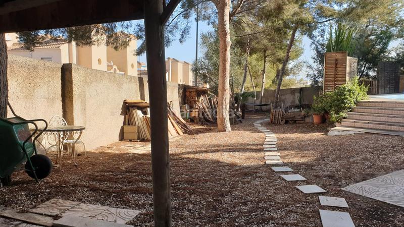 Foto 15a14afa-8cbf-4a39-9a7b-69b8ae41a35f. Chalet mit parking in Villamartín-Las Filipinas Orihuela