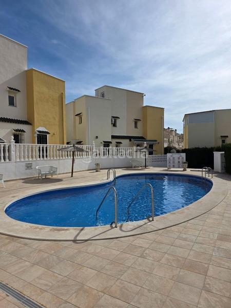 Foto df47aa37-b07a-4476-8ce7-cf8df6485457. Maison avec parking piscine dans La Florida Orihuela