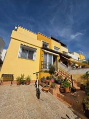 Casa en La Florida. Bienvenido a esta encantadora casa adosada en la codiciada zona