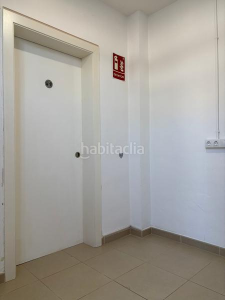 Foto 9805b29c-8886-4d8f-8af6-263bc5cc2d58. Affitto locale commerciale in carrer de colom 18 in Sabadell