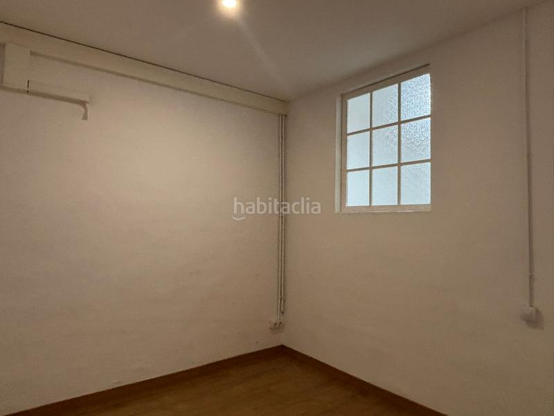 Foto d48d2eba-f974-47b9-9d22-ed40d3c5c7fc. Affitto locale commerciale in carrer de colom 18 in Sabadell