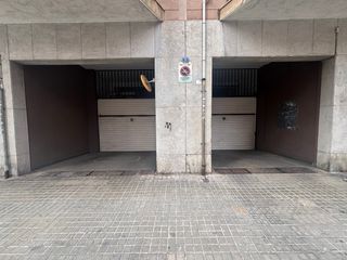 Alquiler Parking coche  Carrer del pare rodés. Plaza de aparcamiento doble en la creu alta de sabadell