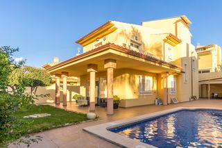 Chalet in Playa Levante