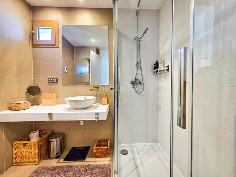 Foto f2e980ed-600f-4150-87e8-8edd7410c24e. Apartament amb calefacció piscina a Playa Poniente Benidorm