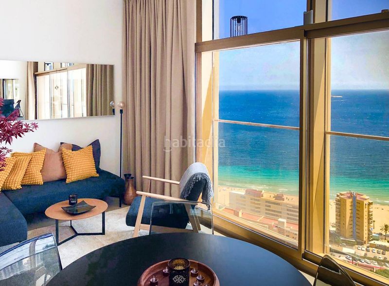 Foto f82930ff-c57f-434f-8357-60c841c3a626. Apartamento en Playa Poniente Benidorm