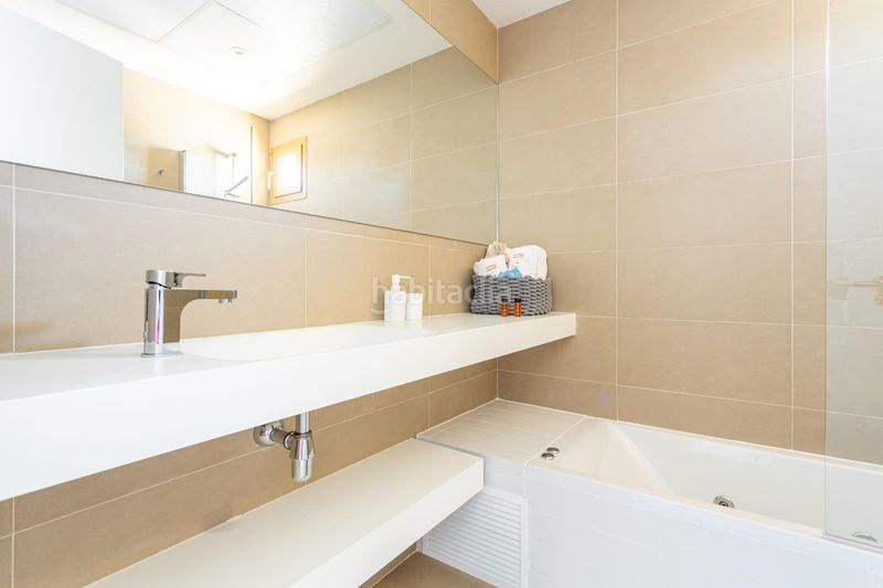 Foto 79542554-ac60-4c2f-8fb3-8825f2021c6c. Apartament amb calefacció piscina a Playa Poniente Benidorm