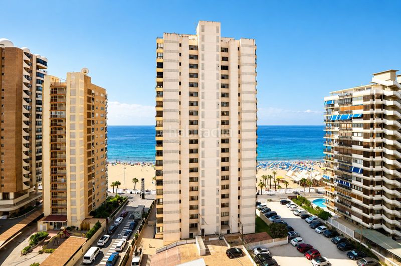 Foto f7ab64e3-83ca-438b-baba-50fb8f2644a1. Apartament amb aparcament a Playa Poniente Benidorm