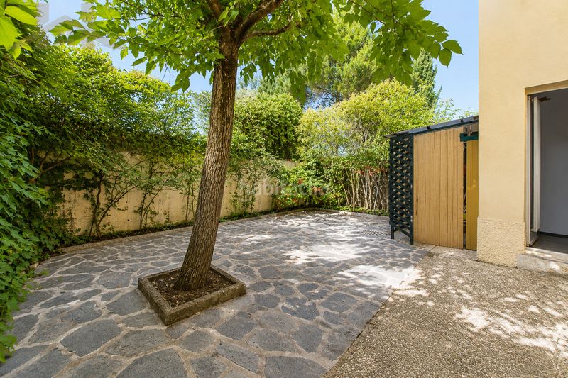 Foto 1aaf7731-a253-4687-a5ac-eccebaf7ab88. Casa a schiera con camino riscaldamento in Rosa de Luxemburgo San Sebastián de los Reyes