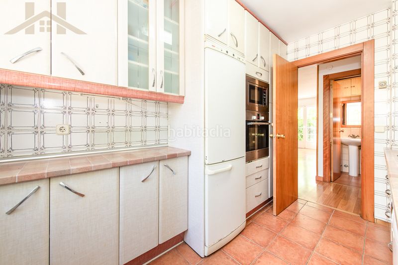 Foto e0d6fda2-fe66-4911-a9bd-c4e71ee3f2a4. Casa a schiera con camino riscaldamento in Rosa de Luxemburgo San Sebastián de los Reyes