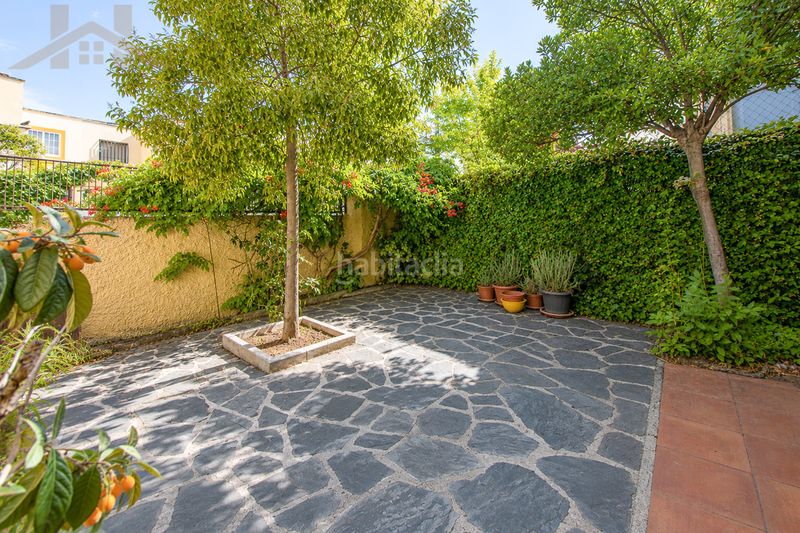 Foto e74e11ec-9a60-4e49-8976-e5f9553f79a1. Casa a schiera con camino riscaldamento in Rosa de Luxemburgo San Sebastián de los Reyes