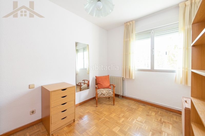 Foto f4de5926-95c0-4033-8852-e265646c73f2. Casa a schiera con camino riscaldamento in Rosa de Luxemburgo San Sebastián de los Reyes