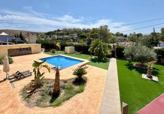 Chalet in Almajada-Ravel. Exclusivo chalet en mutxamel con amplio terreno y piscina