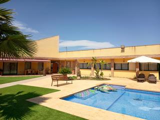 Xalet a Almajada-Ravel. Exclusivo chalet en mutxamel con amplio terreno y piscina