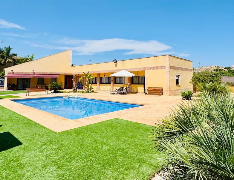 Foto efe53779-48ef-4f6d-a561-8bf1423b37e1. Chalet avec chauffage parking piscine dans Almajada-Ravel Mutxamel