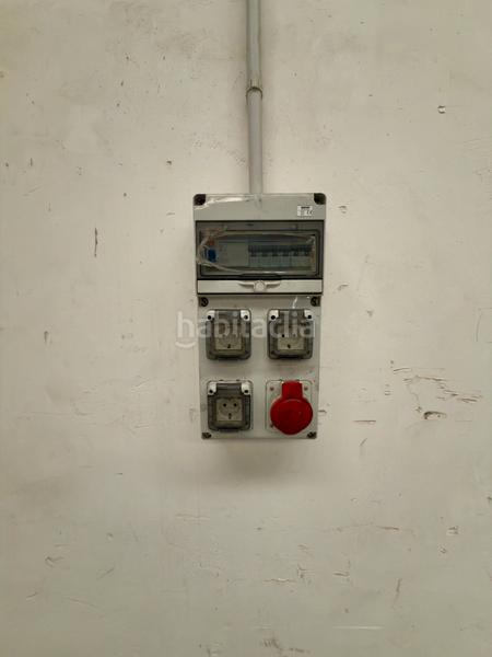 Foto cb034dce-1785-4656-b948-2dd17a34f029. Affitto capannone industriale in Polinyà