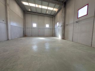 Lloguer Nau industrial a Caldes de Montbui. Nave industrial con excelente imagen en caldes de montbui