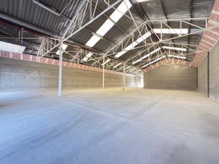 Miete Fabrikhalle  Carrer osona. Nave industrial recien reformada.