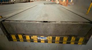 Location Btiment  usage industriel  Carrer del templer guiu. 1.400 m2 con 1 muelle. dos puertas tir