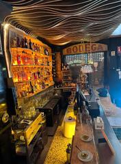 Trasps Local Comercial a Gtic. Traspaso bar-pizzera con licencia c3 mixta  ciutat vella, barc