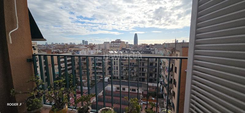 Foto 59450a6c-8810-4b71-b013-f3151dac7261. Piso atico con balcón y vistas despejadas. en El Camp de l´Arpa del Clot Barcelona