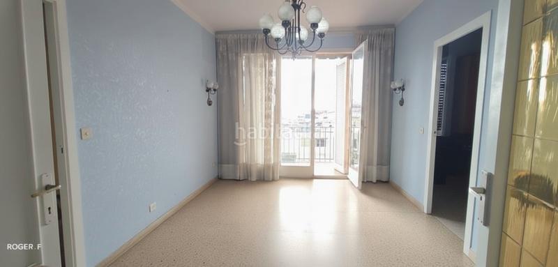 Foto 76e03c7b-f038-4d25-bf54-3716c47dde76. Piso atico con balcón y vistas despejadas. en El Camp de l´Arpa del Clot Barcelona