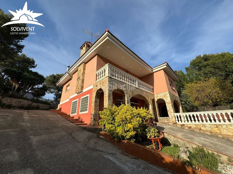 Foto 70053e2f-d986-42c3-838d-30c96e8a75d2. Casa amb xemeneia calefacció aparcament piscina a Vallirana