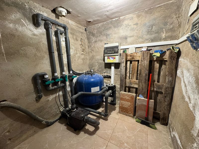 Foto 702cd63b-25a6-49a7-8753-0b43d2e52837. Casa amb xemeneia calefacció aparcament piscina a Vallirana