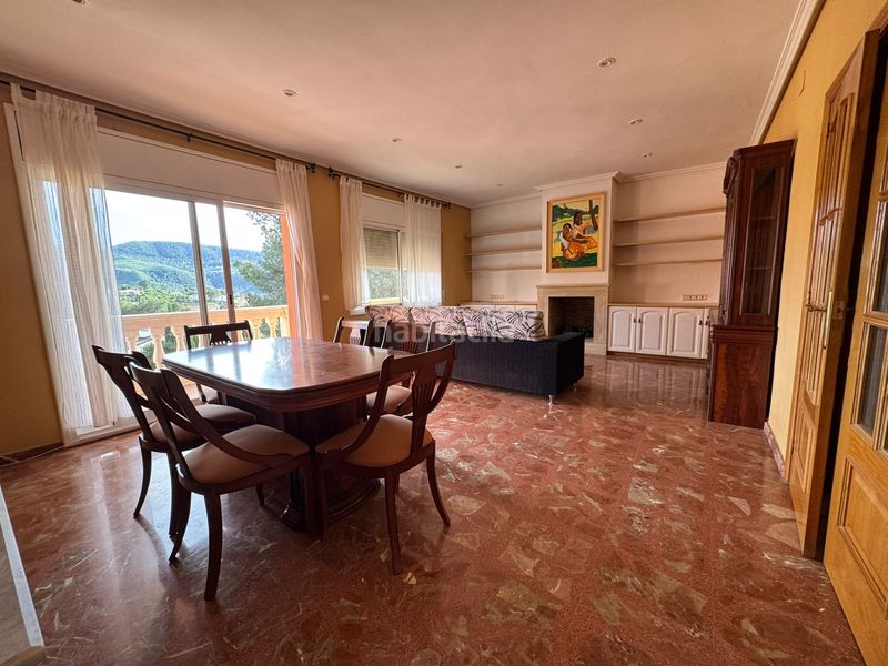 Foto a8a7521e-0516-4429-8573-d60da84457bf. Casa amb xemeneia calefacció aparcament piscina a Vallirana