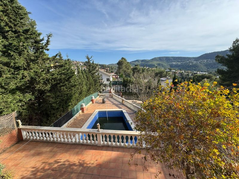 Foto e846b1a9-82cf-4ad0-a844-be202838c11d. Casa amb xemeneia calefacció aparcament piscina a Vallirana