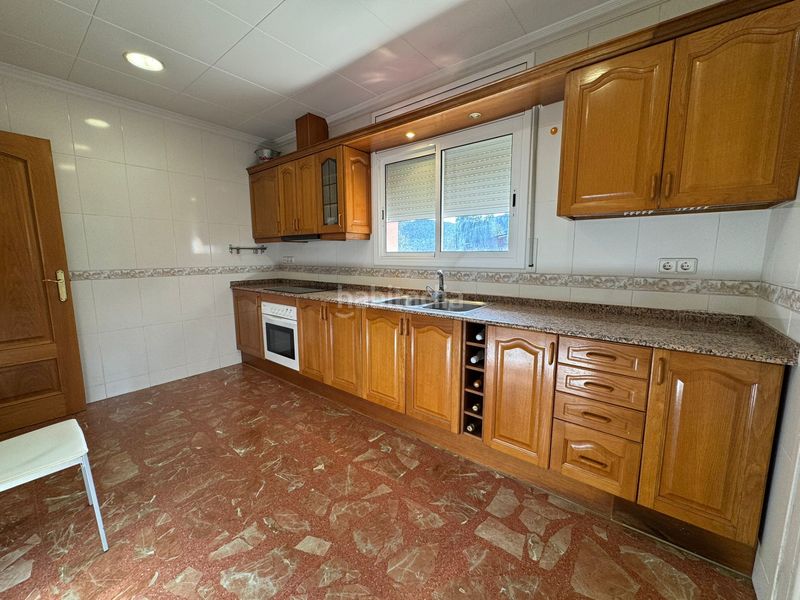 Foto e9947e5d-059c-4ed2-b60f-167455dcdeb2. Casa amb xemeneia calefacció aparcament piscina a Vallirana