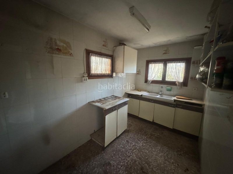 Foto c3e681d2-1eb3-4c38-a915-e882e53a229e. Casa amb xemeneia calefacció a Corbera de Llobregat