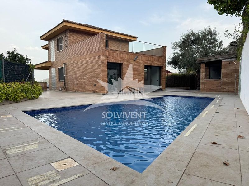 Foto 35d89661-a5fd-4601-ac4a-f81abb30f056. Xalet amb calefacció aparcament piscina a Cervelló