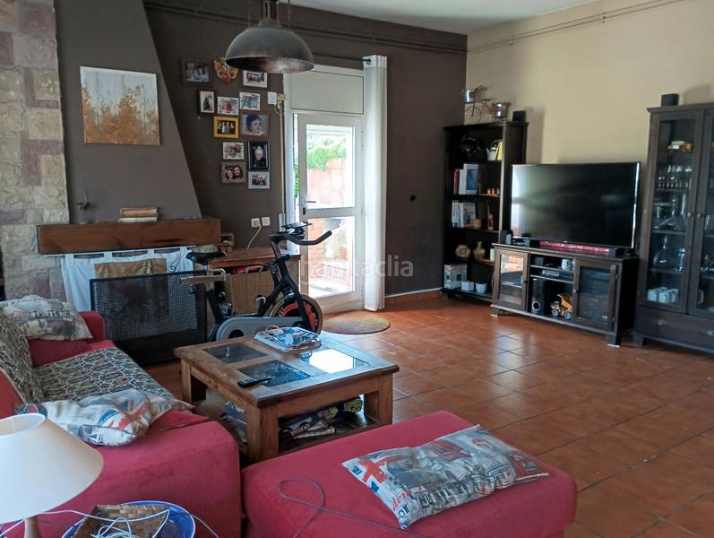 Foto c57eaf93-bc9e-4ce9-96e0-c724bcb2dabe. Casa amb xemeneia calefacció aparcament a Cervelló