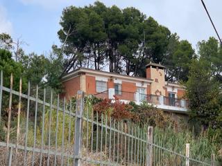 Xalet a Cervelló. Espectacular vivienda unifamiliar para dos familias