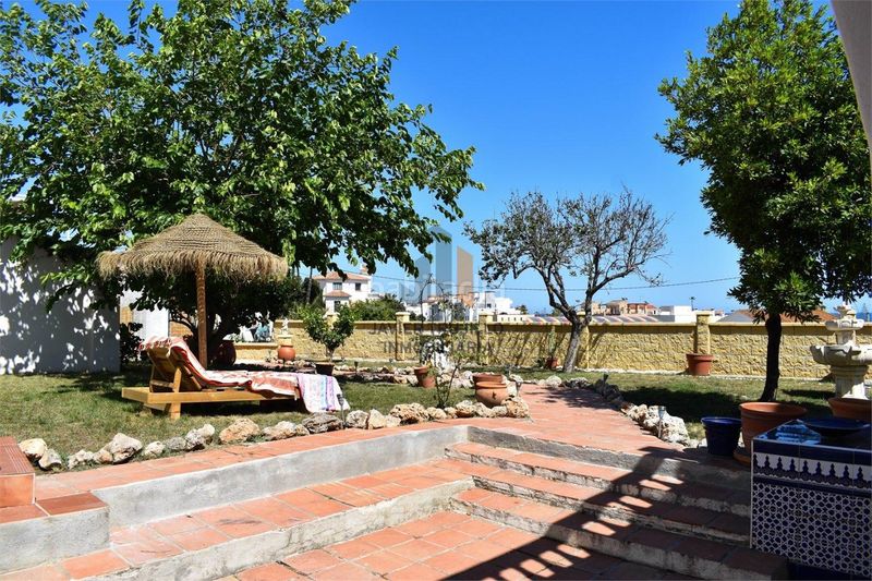 Foto 0f6631fc-efb7-45fc-8df2-f97d3e8a861e. Chalet en Benajarafe