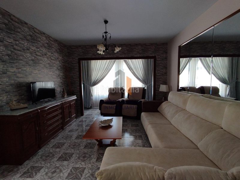 Foto 02cd9eb9-b568-4103-8335-531cff0c1601. Flat in Avda Pescia - Ctra de Frigiliana Nerja