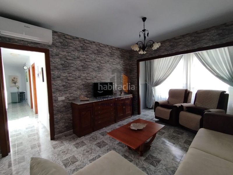 Foto a45c4827-8f8b-4034-8092-391d8d55fed8. Flat in Avda Pescia - Ctra de Frigiliana Nerja
