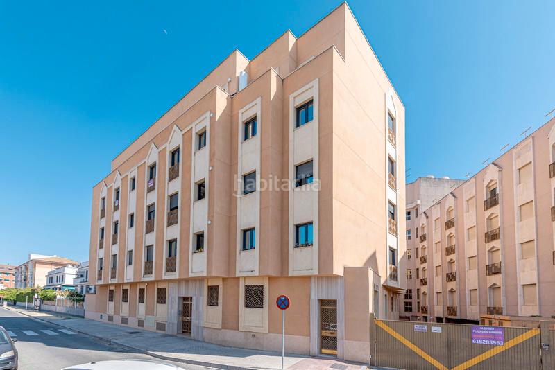 Foto acb4d5ae-4b2e-4d7d-a988-8a048d27b66e. Parking voiture dans castillo de cumb. mayores 6 dans Sevilla