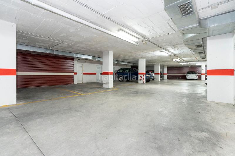 Foto dcda023b-fed0-40fa-bd8c-8868ad93db6f. Parking voiture dans castillo de cumb. mayores 6 dans Sevilla