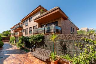 Aparcament cotxe a Valle del roncal 16