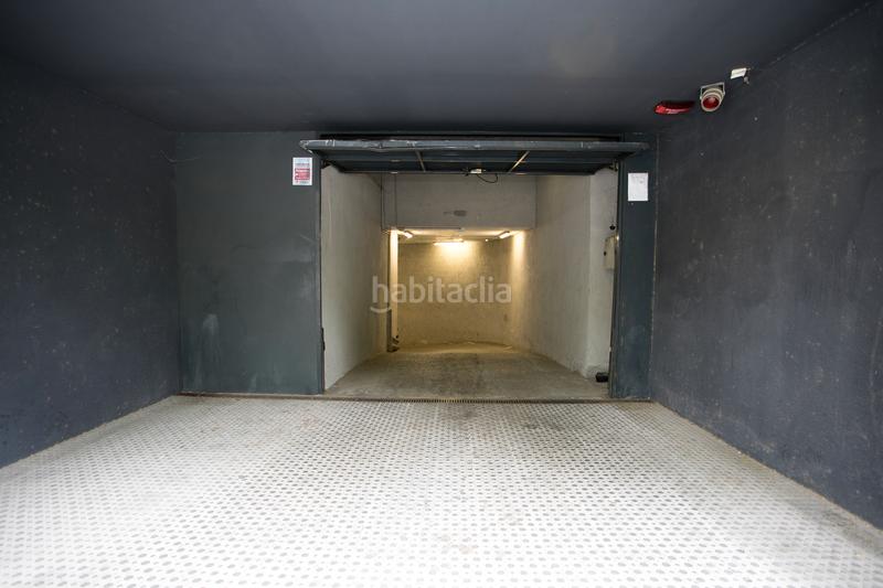 Foto 5e41c4ad-1720-42c9-9b56-7ca55a067714. Parking voiture dans diagonal 84 dans Provençals del Poblenou Barcelona