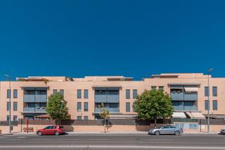 Car parking in CONCHA LAOS. 5