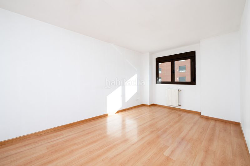 Foto ca1d296e-3355-4350-8978-daa89cbbb868. Piso en puentedey 5 en Ensanche de Vallecas-La Gavia Madrid