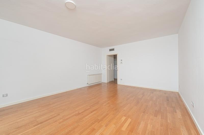 Foto 0a85ceef-f95f-4b96-9b49-43d9b2c8bbc1. Piso en san juan de ortega 78 en Las Tablas Madrid